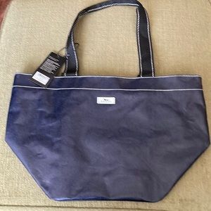 NWT: Scout Day Tripper Shoulder bag/Black